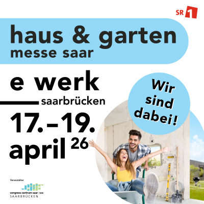 Werbegrafik für die Haus & Garten Messe Saar im E Werk Saarbrücken, 17. bis 19. April 2026. Enthält ein glückliches Paar, Veranstaltungsdetails, das Logo des Veranstalters und einen blauen Kreis mit der Aufschrift "Wir sind dabei".