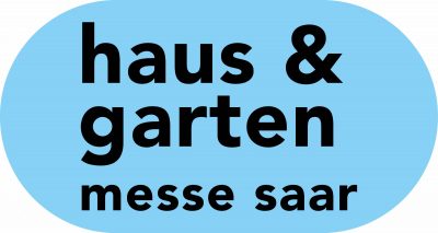 Logo mit hellblauem ovalem Hintergrund und dem schwarzen Text: haus & garten messe saar in fetten Kleinbuchstaben.