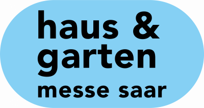Logo mit schwarzem Text auf blauem ovalen Hintergrund mit der Aufschrift haus & garten messe saar.
